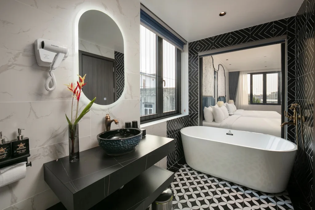 Bathroom at Phat Diem Plaza Hotel