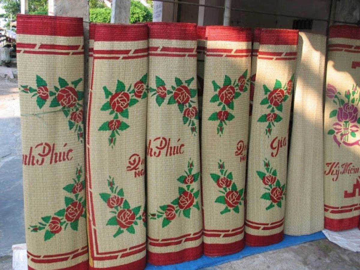 Colorful handwoven Kim Son sedge mats displayed at a traditional craft workshop
