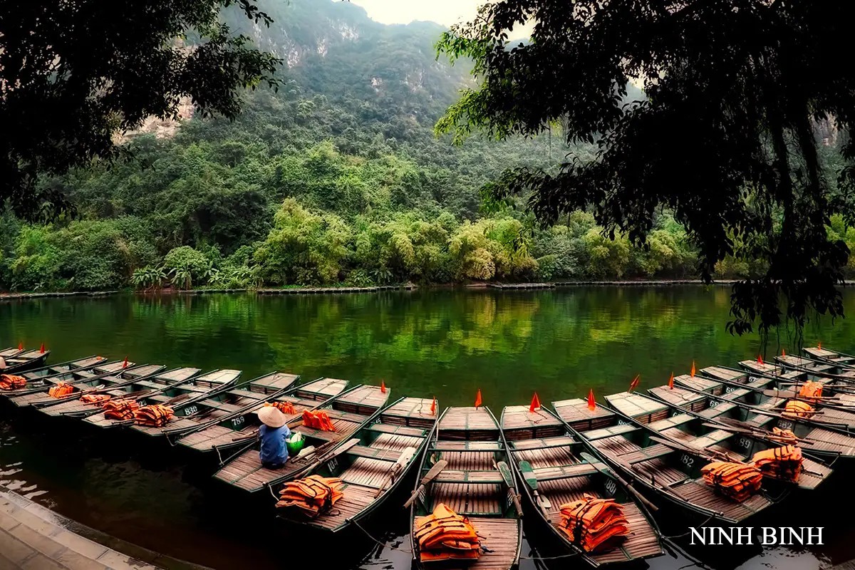 Ninh Binh river surrounded by limestone mountains and boats